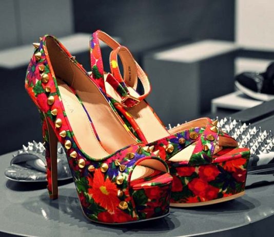 Celebrity make-up artist Gary Cockerill shows you beauty trick